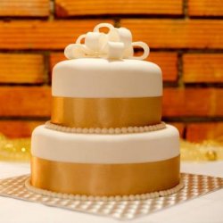Dvoupatrový svatebni dort